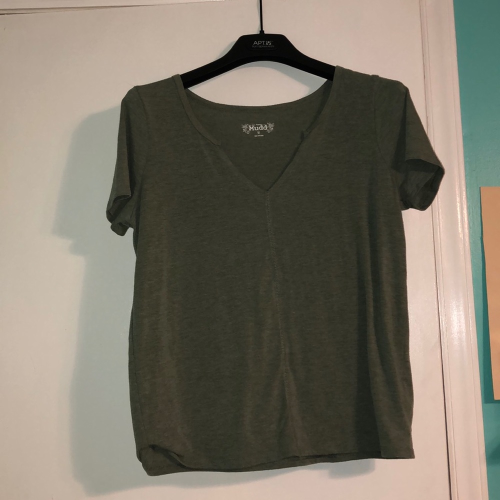 💗 V-neck tee